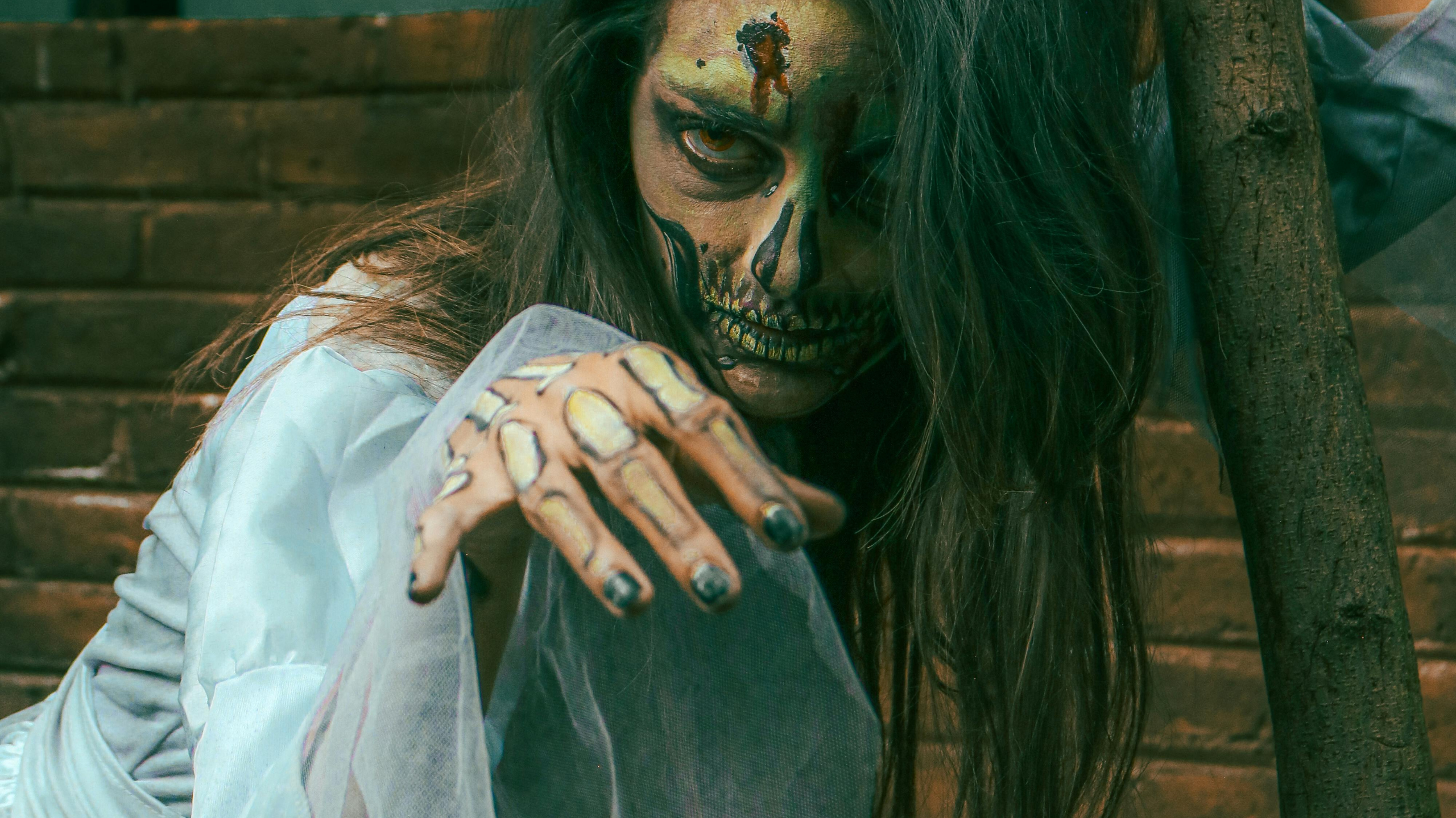 35 Halloween Games for Girls Night (Spooky & Hilarious)